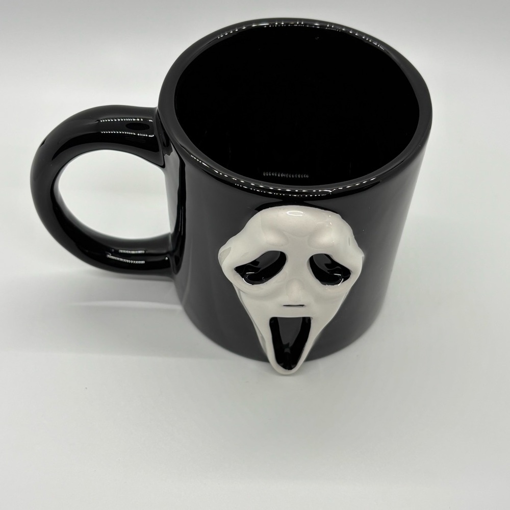 NWOT Black and White Scream Face Mug - Picture 2 of 5